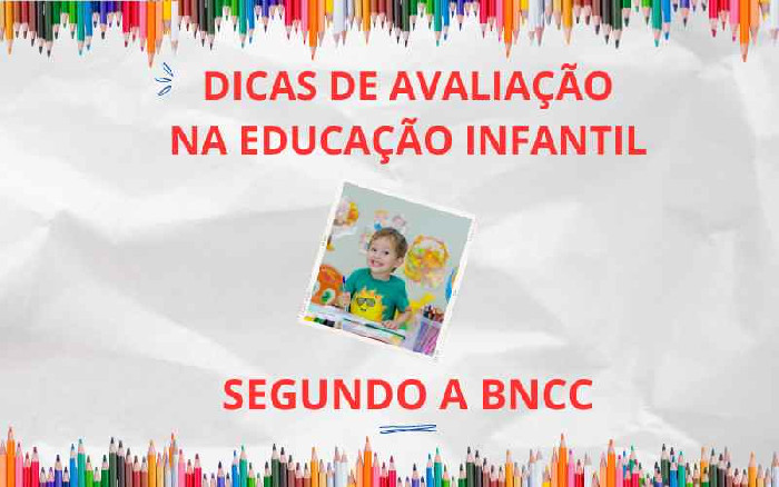 Professora sentada no chão com crianças, demonstrando um processo de avaliação afetiva na educação infantil.