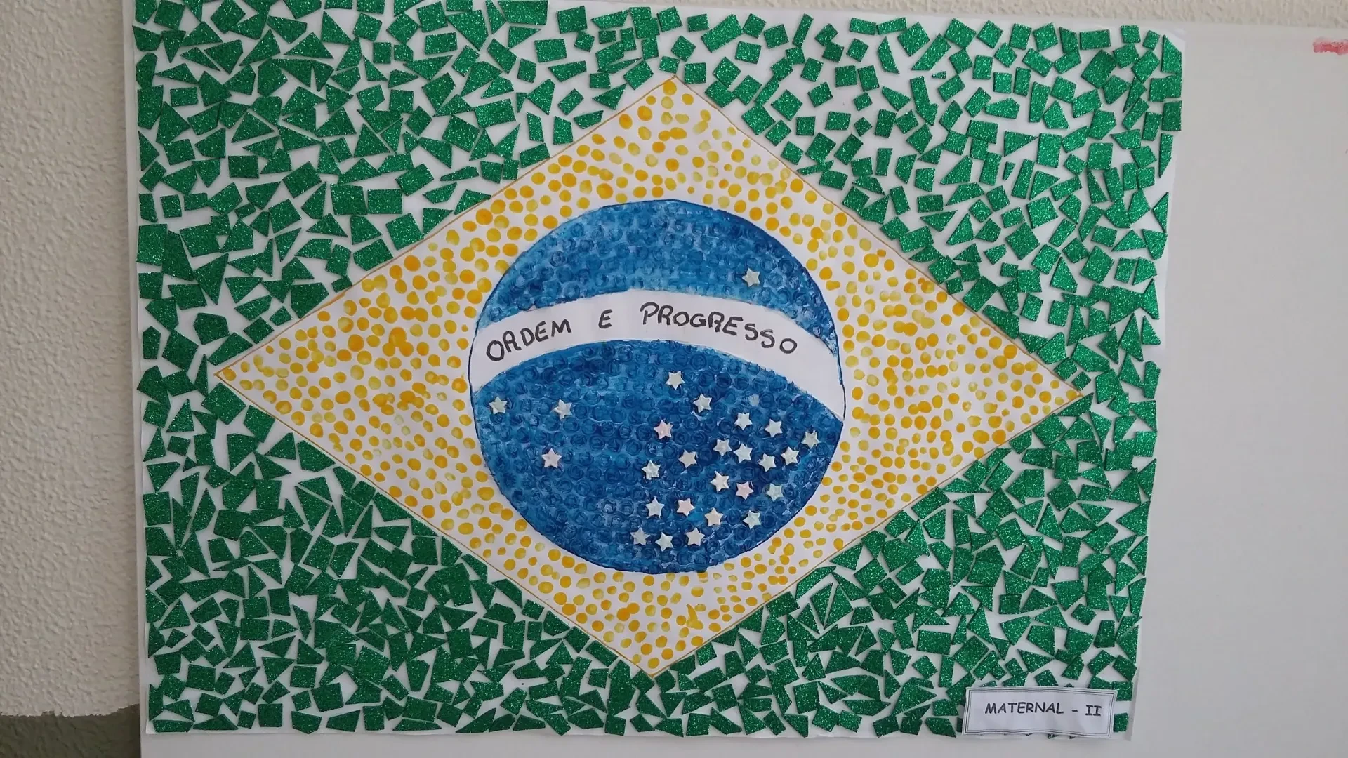 Bandeira do Brasil em EVA - Atividade de artesanato educativo para crianças sobre a Proclamação da República