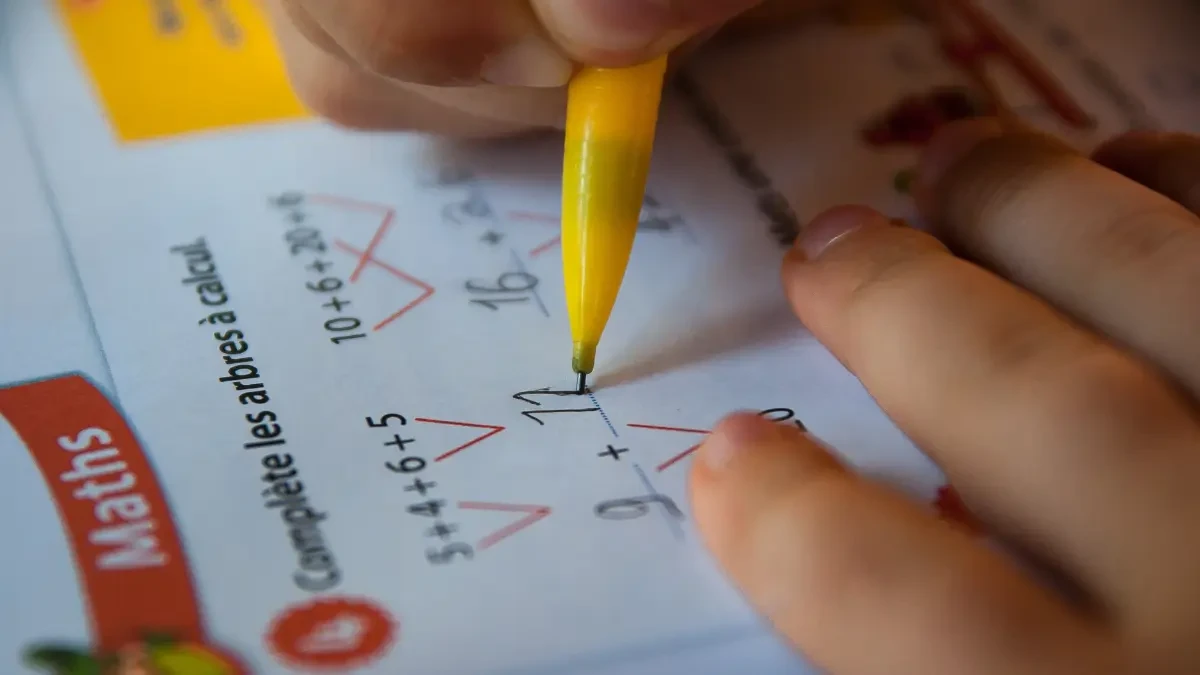 Atividades de Matemática 4º Ano: guia com exercícios de adição, subtração, multiplicação, divisão e problemas para imprimir