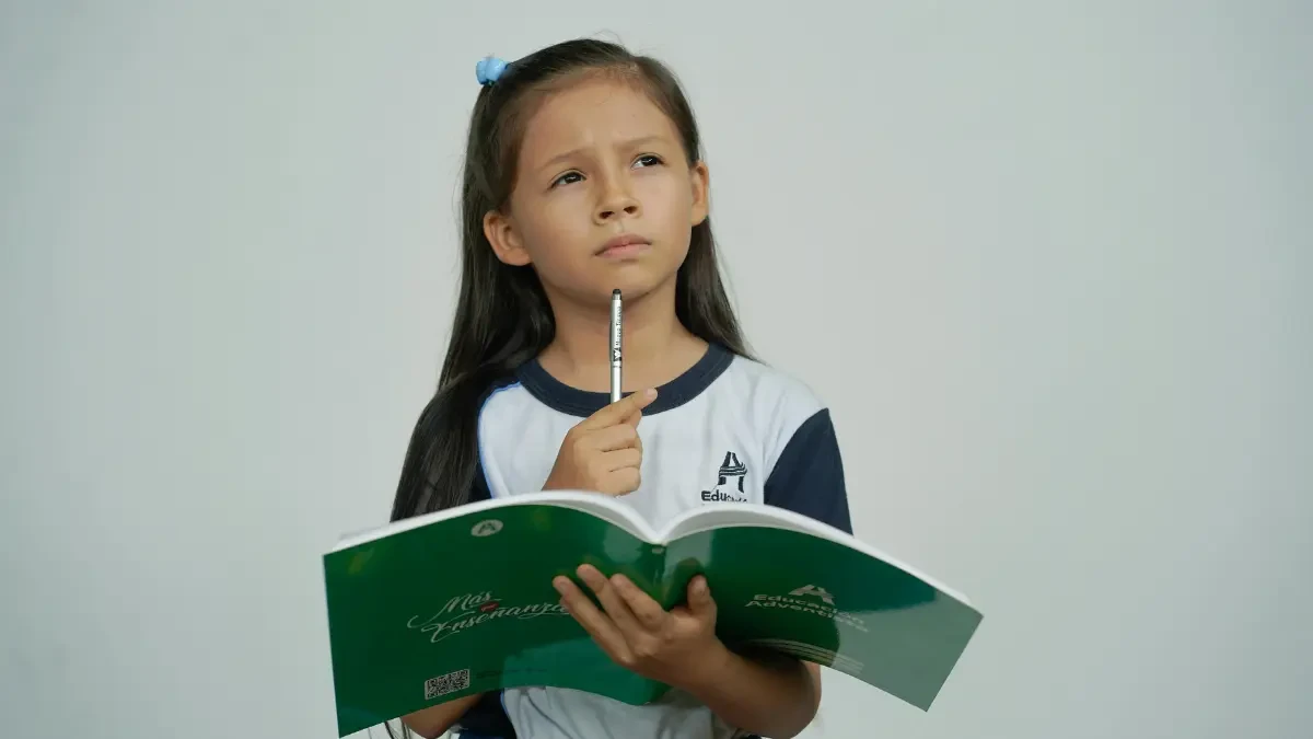 Compromisso Nacional Criança Alfabetizada – Juntos pela Aprendizagem - Alfabetização: práticas, metas (743 Saeb) e cantinhos de leitura em São Paulo